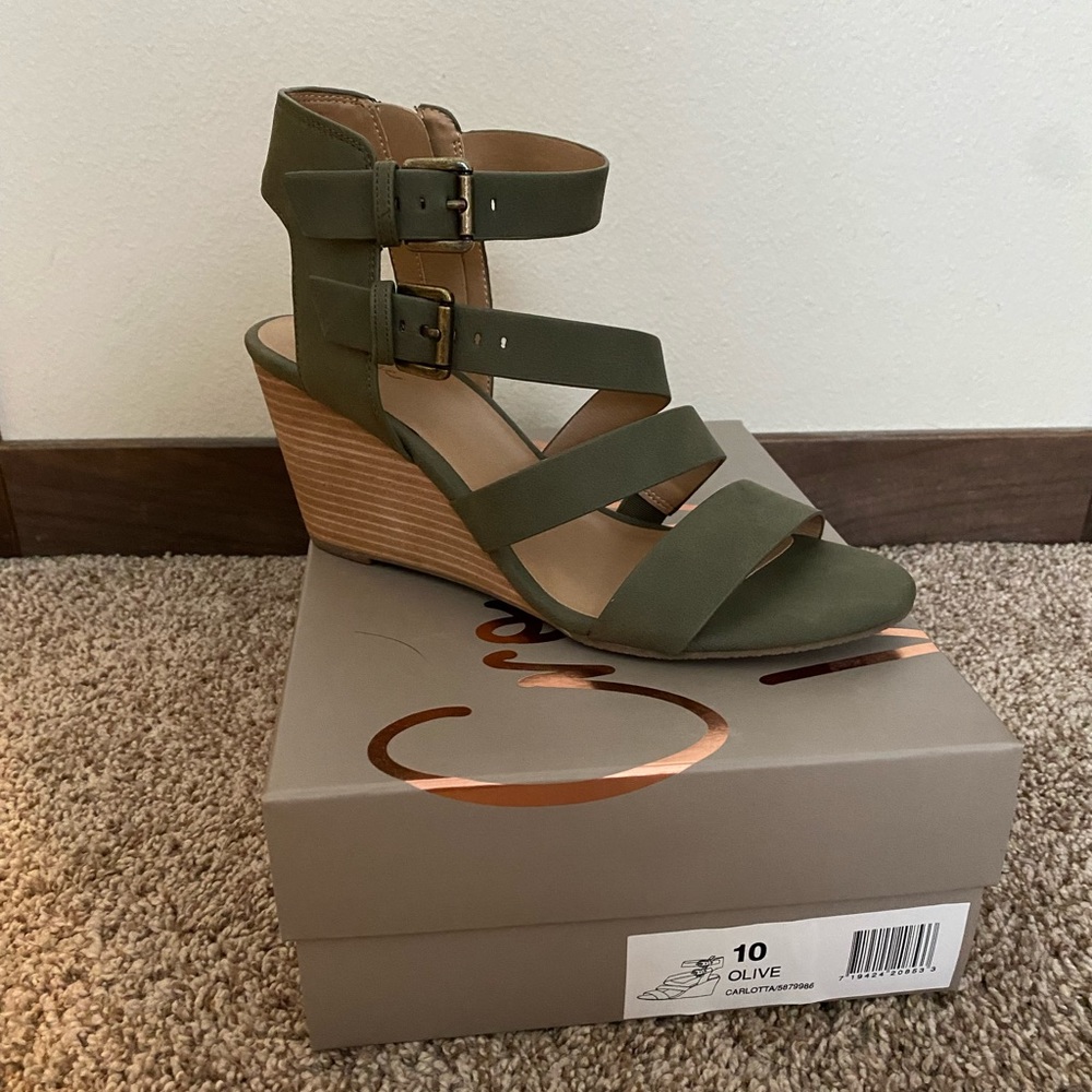 Crown vintage Carlotta olive green wedges